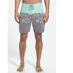 NWT Vans Psych Board Shorts Sz 38 Mint and Gray